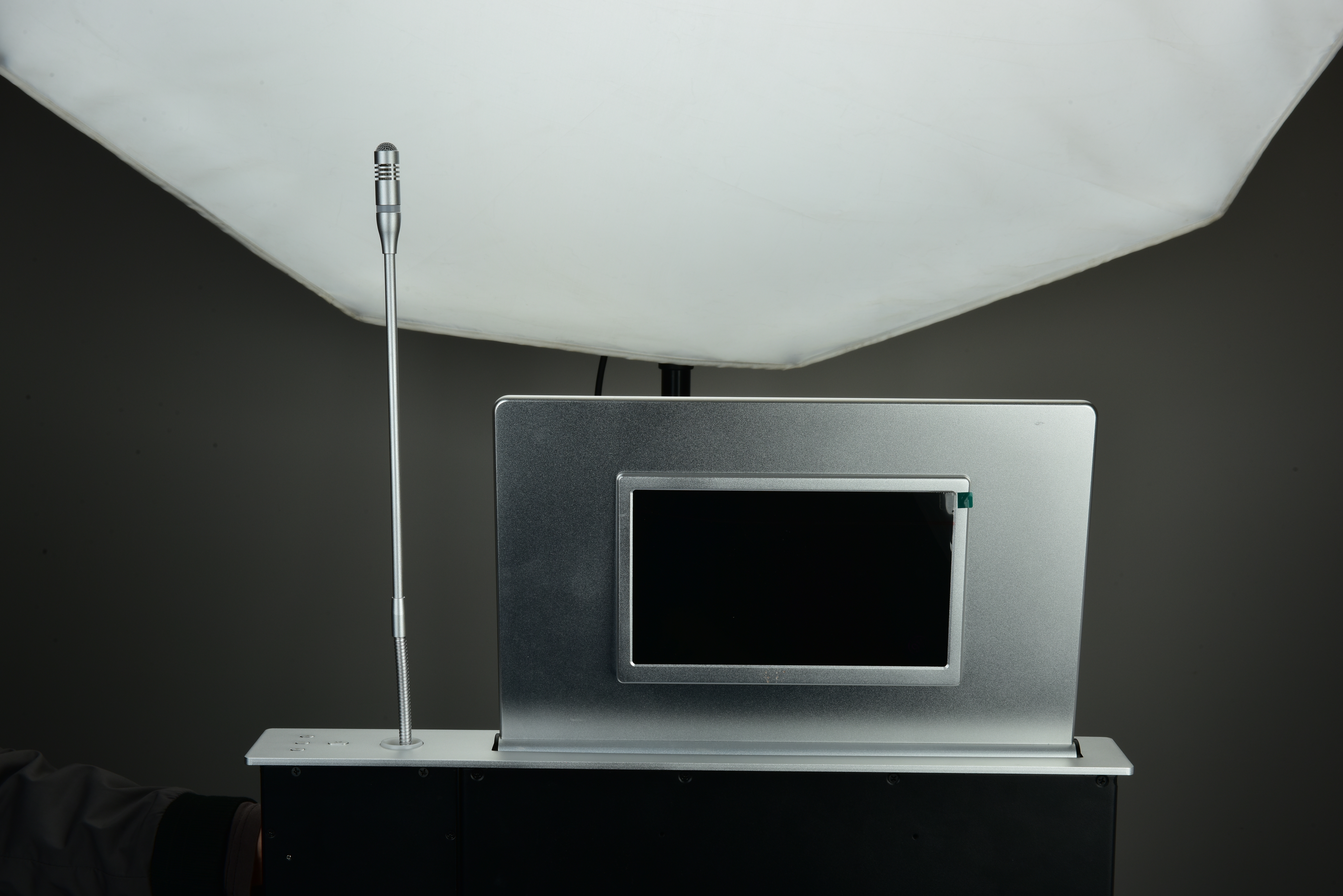 全數(shù)字高清智能觸控發(fā)言升降一體機KMM-2156H